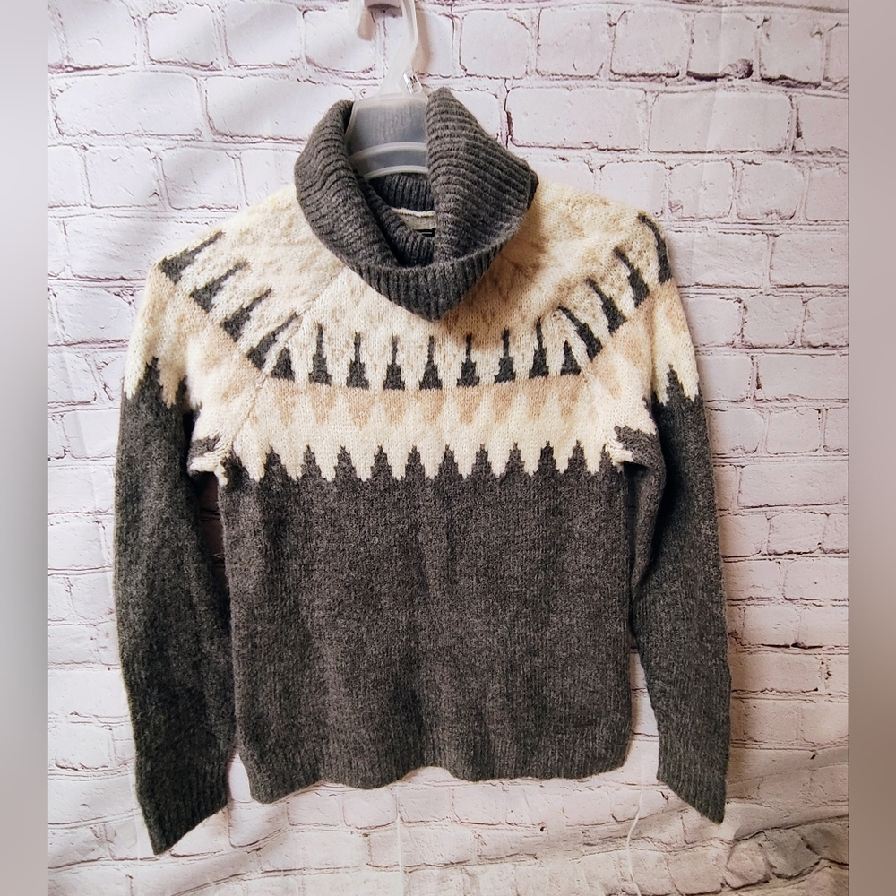 Abercrombie & Fitch Gray and Cream Fair Isle Turtleneck Sweater